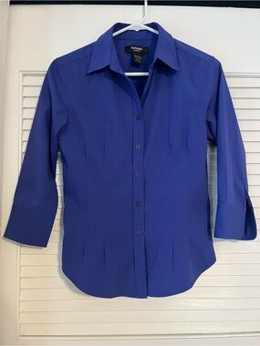 Express Stretch Fitted Button-Up Shirt in Royal Blue - Small 5/6